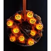 Boszis halloweeni ajtódísz világító tökfejekkel