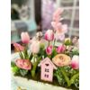 Rózsaszín tulipános láda tavaszi asztaldísz 