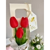 Gumi tulipán tartóban nőnapi ajándék - piros