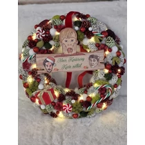 Szalma alap díszítve termésekkel, csillogó bogyókkal, Kevines fatáblával, cukorka bottal, ajándékkal, led világítással-Karácsonyi ajtódíszek-alomkertem