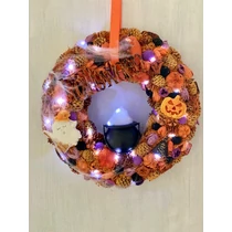 Szalma alap díszítve termésekkel, gipsz figurákkal, üsttel, Halloween felirattal, pókhálóval, led világítással-ajtódíszek-álom kertem
