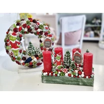 Szalma alap díszítve termésekkel, csillogó bogyókkal, Grincs figurával, színes égőkkel, Boldog Karácsonyt fa táblával, fenyőfákkal, cukorkákkal, led világítással, hozzá illő asztaldísszel-virágdekorációs szettek-álom kertem