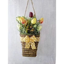 Vessző kosár díszítve minőségi, élethű, polifoam tulipánokkal, zöldekkel-ajtódíszek-álom kertem
