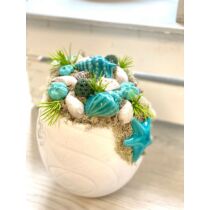 Fehér kerámia csiga díszítve türkiz kerámia kagylókkal, termésekkel, zölddel-asztaldíszek-álom kertem