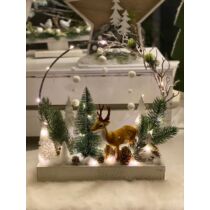 Fa láda dekorálva fém karikával, őzikével, mű fenyőágakkal, fenyőfákkal, tobozokkal, led világítással-Karácsonyi asztaldíszek, ad