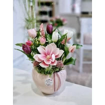Rózsaszín kerámia kaspó díszítve élethű, prémium minőségű gumi tulipánokkal, magnóliával, zöldekkel-asztaldíszek-álom kertem