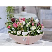 Rózsaszín kerámia csónakkaspó díszítve, élethű, prémium minőségű gumi tulipánokkal, zöldekkel, tavaszi virágokkal-asztaldíszek-álom kertem