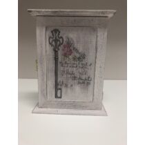 Vintage stílusú kulcstartó szekrény. Fehér koptatott festéssel, kulcsos, rózsás mintával-Ajándéktárgyak-Fa termékek-Álom Kertem