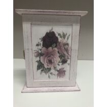 Vintage stílusú kulcstartó szekrény, 16,5x21x5,6 cm. Rózsaszín koptatott festéssel, rózsa mintával-Ajándéktárgyak-Fa termékek-Álom Kertem