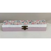  Vintage stílusú fa tolltartó, az alja rózsaszínre festve, a teteje fehérre, virágokkal díszítve.. 20x4,5x3,5cm.  Kézzel festett és mintázott-Fa termékek-Álom Kertem