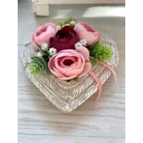 Beton angyalszárny mintázatú szív kaspó díszítve minőségi selyemvirágokkal, zöldekkel, rózsaszín bársony masnival-Mindenszentek-Álom Kertem