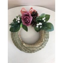 20 cm-es szalma alap díszítve mályva polifoam rózsával, fenyőágakkal, levelekkel, rezgővel, tobozokkal és rózsaszín msanival-Mindenszentek-Álom Kertem