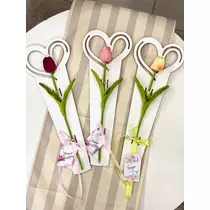 1 szál minőségi, teljesen élethű gumi tulipán, fa tarban, nőnapi táblával, masnival-nőnapi ajándék-álom kertem