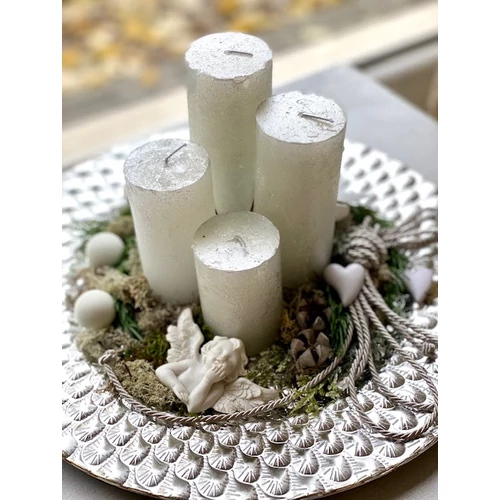 Műanyag ezüst tál díszítve termésekkel, gömbökkel, minőségi mű zöldekkel,, angyalkával, szívecskékkel, orchideával, ezüst gyertyákkal-Karácsonyi asztaldíszek, adventi koszorúk-álom kertem