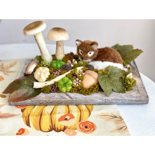 Fa tálca díszítve szőrös rókával, élethű gombákkal, termésekkel, makkokkal, őszi levelekkel-asztaldíszek-álom ke