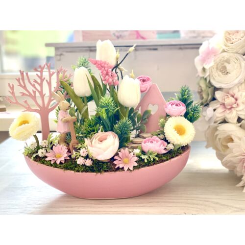 Rózsaszín kerámia tál díszítve minőségi, élethű gumi tulipánnal, zöldekkel, minőségi selyemvirágokkal, különleges rollerező nyuszi figurával-asztaldísz-álom kertem