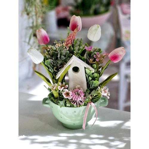 Füles, pöttyös menta színű tál díszítve minőségi, élethű tulipánokkal, selyemvirágokkal, tavaszi virágokkal, fa házikóval-asztaldíszek-álom kertem